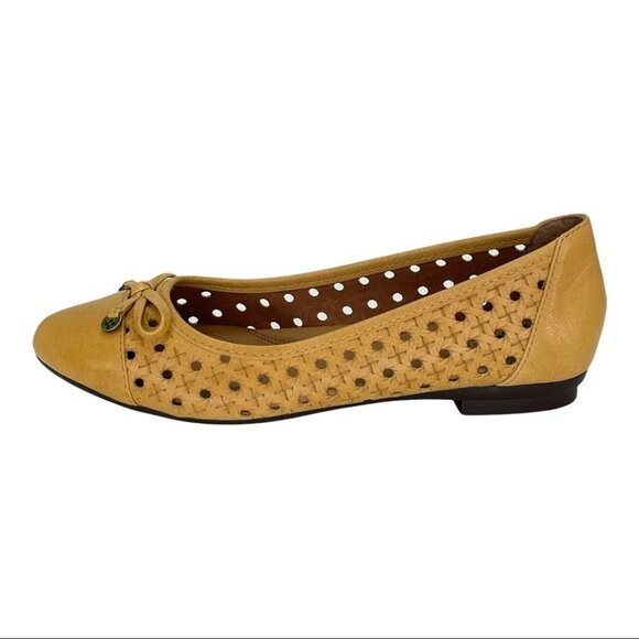 Patricia Nash Bettina Ochre Leather Perforated Bow Accent Womens Flats Size 6M - Picture 2 of 13